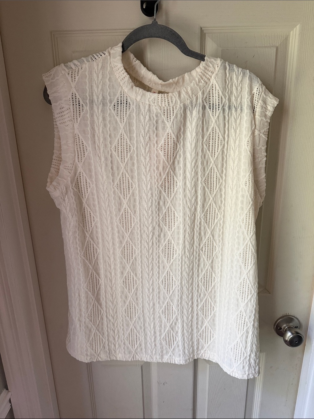 Textured Diamond Knit Sleeveless Tank Top in White (NWT)
